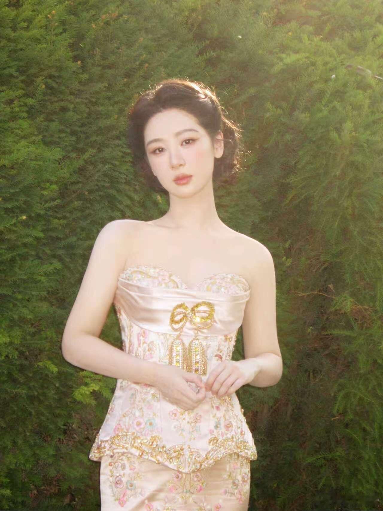 杨紫 yz杨紫家业yz杨紫李祯你在左边 我紧靠右 陪你跨过春夏秋冬【杨紫🔸家业