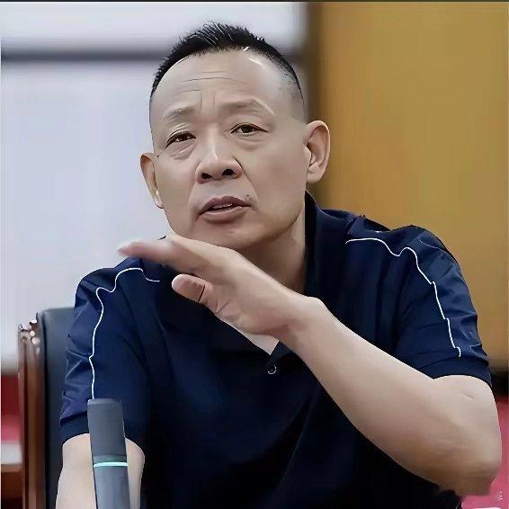 胖东来这次的抉择，撕开了一层商业真相：重创线下实体行业的元凶，从来不是线上电商，