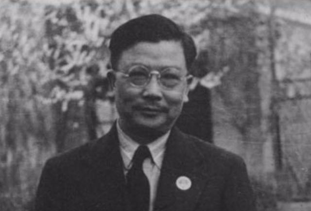 1931年4月28日黎明，李克农来到钱壮飞妻子张振华住房的窗户下，急中生智，开始