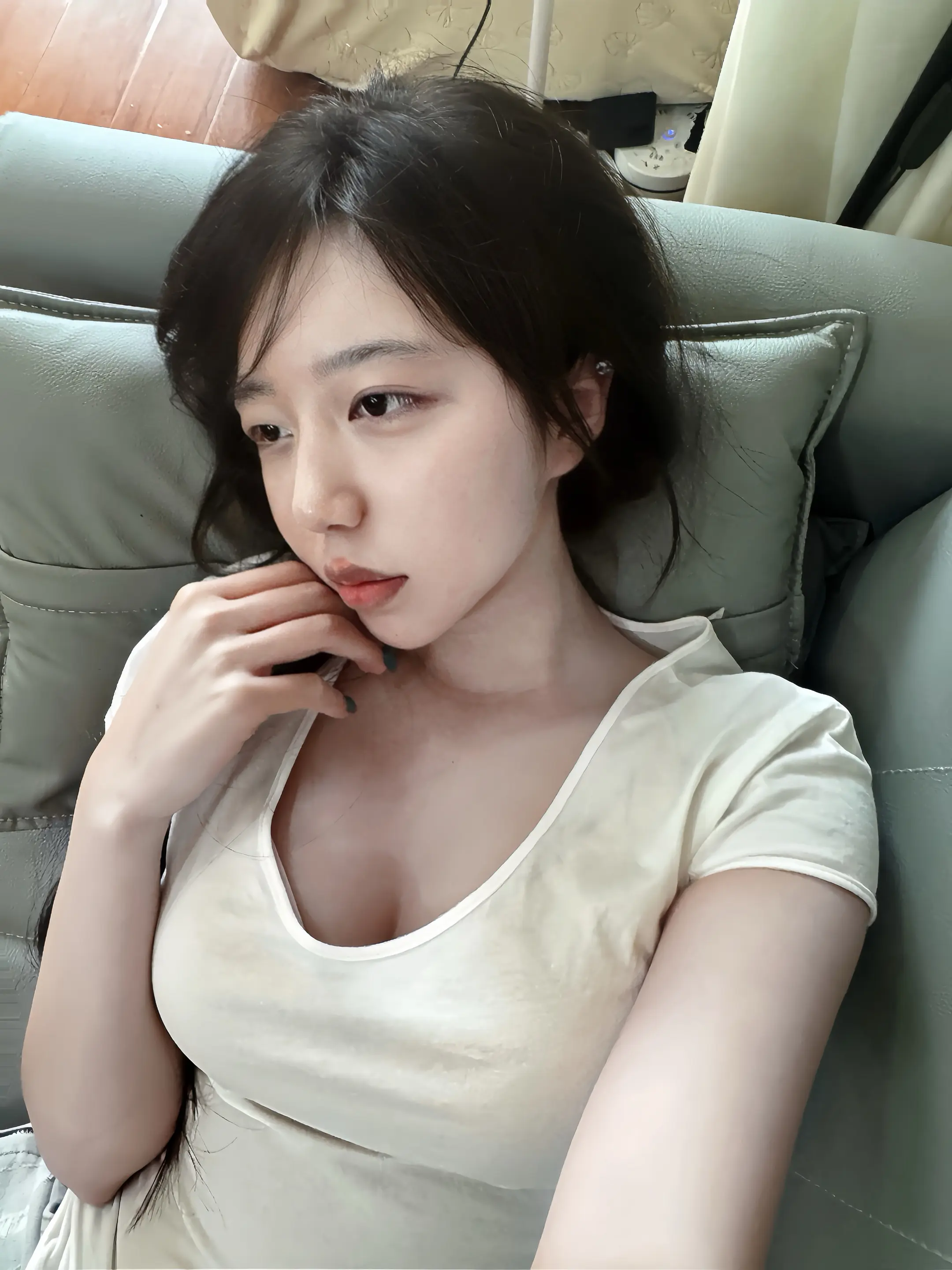 该用户发了一张自拍。
