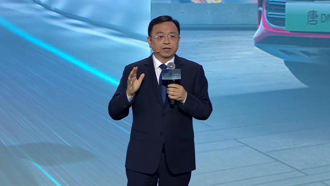 【王传福：2025年中国品牌市场份额将占到70%】今晚比亚迪在深圳举行第500万