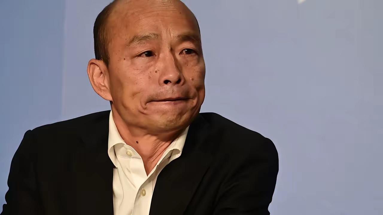 韩国瑜这一嗓子吼出来，把蓝营的面子里子全掀了。

8月11日下午，立法院开202