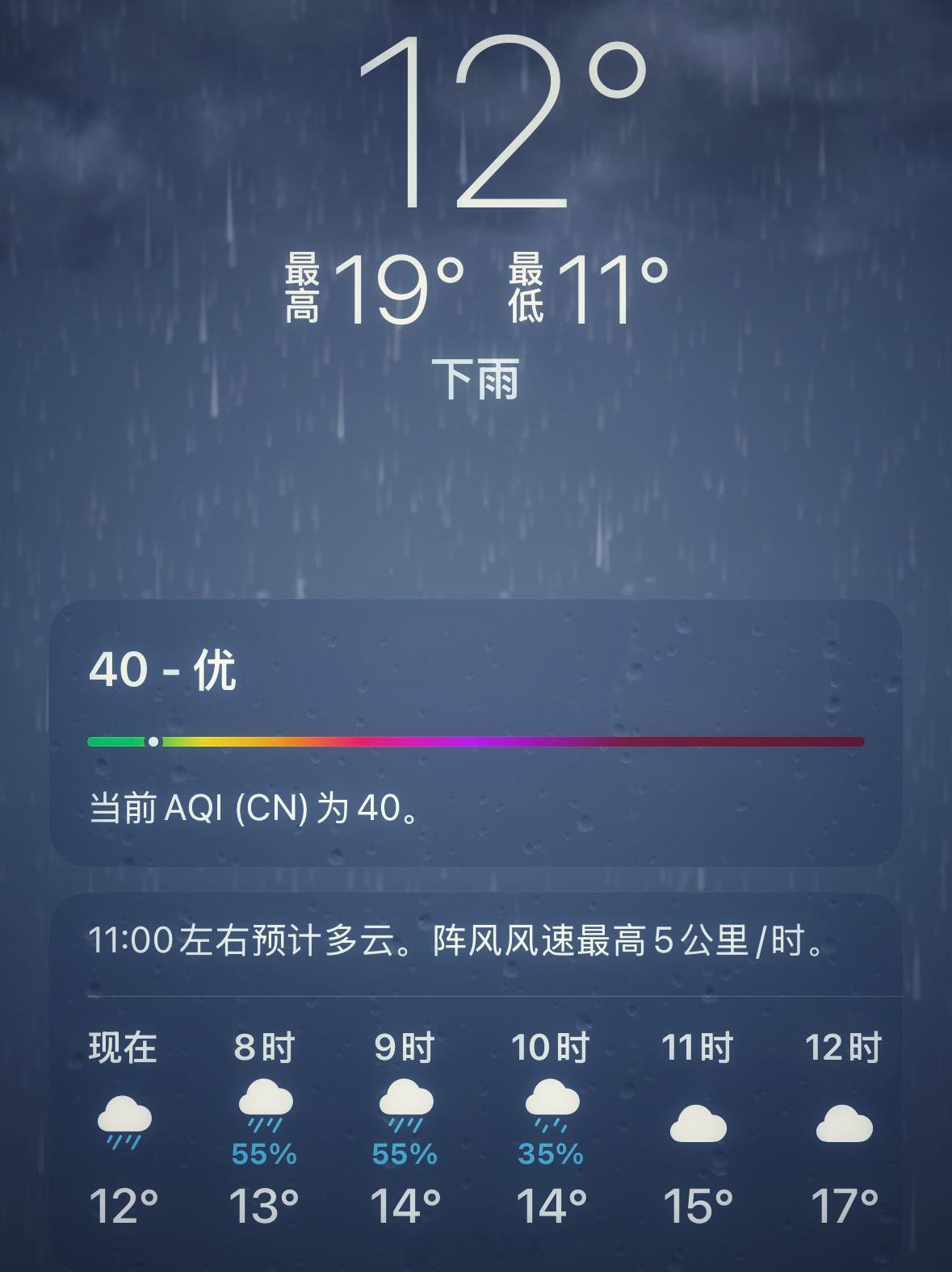 黄山早上下雨远处的村庄，在晨雾弥漫中俨然一副山水画景象。黄山竟然没有直飞深圳的航