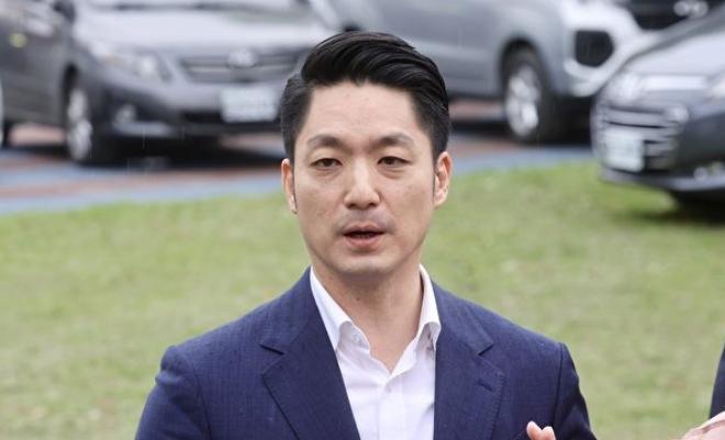 针对1月12日，蒋万安表示“我是台湾人，我就是中华民国的国民”，郑丽文回应称“台