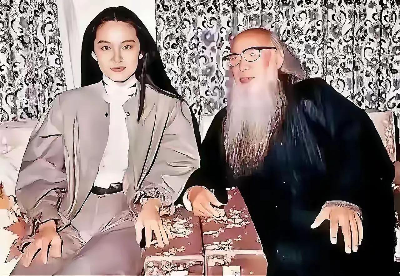 1983年29岁的林青霞去拜访张大千大师，张大千被眼前的美丽女孩惊住了，感叹世间