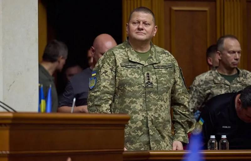 美国前情报官员斯科特·里特在接受某油管频道采访时表示，乌克兰军队总司令扎卢日内在