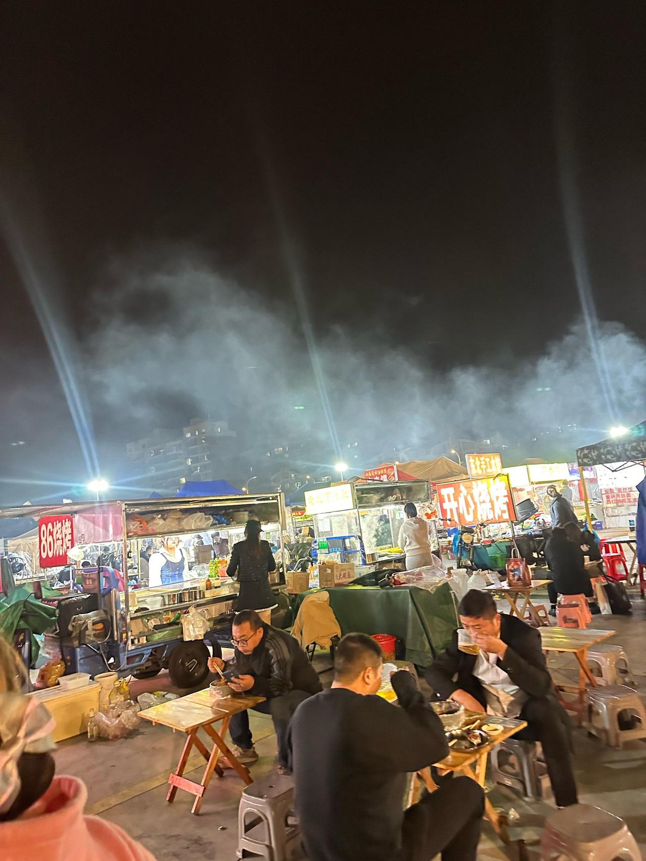 当全球一半的土地被炮火撕裂，当无数家庭在逃亡路上颠沛流离，我们才猛然惊醒：中国的