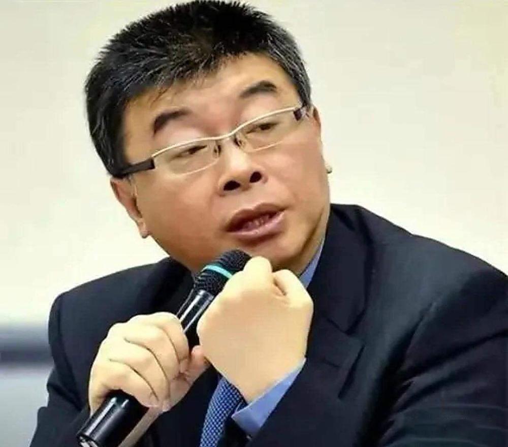 台湾知名时事评论员邱毅指出，大部分头脑清楚的台湾人，都建议大陆如果真的要解放、统