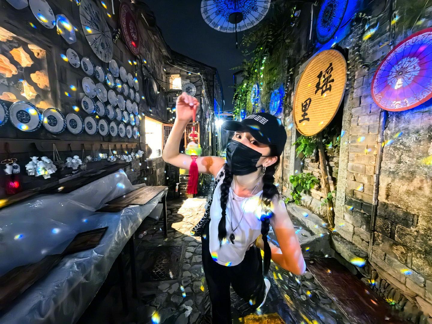 杨幂素颜做普拉提不愧是顶级女明星，谁不喜欢有事业心又自律又有烟火气息的大明星呢。