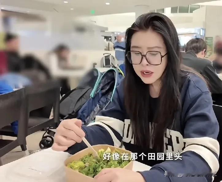 钱再多又怎样？看清楚王祖贤盘子里的菜，我瞬间不羡慕有钱人了。

王祖贤拍了第一个