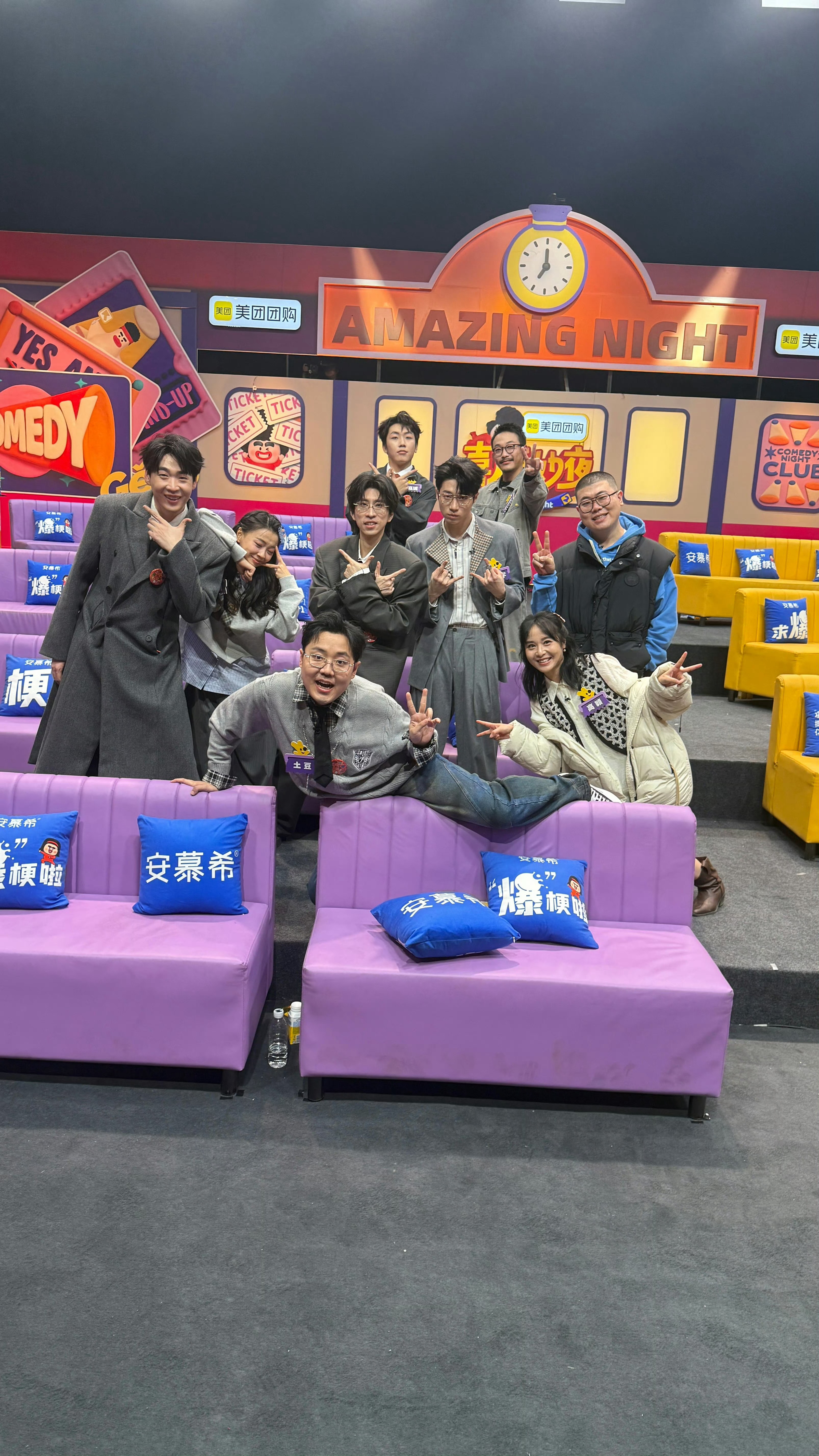 回想那一天欢闹的喜宴 