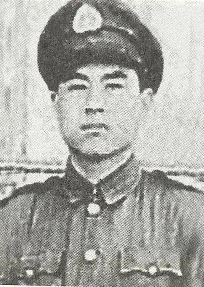 1943年，飞贼“赛狸猫”在北平街头被日本特务当众扇耳光，他一气之下，竟潜入冈村