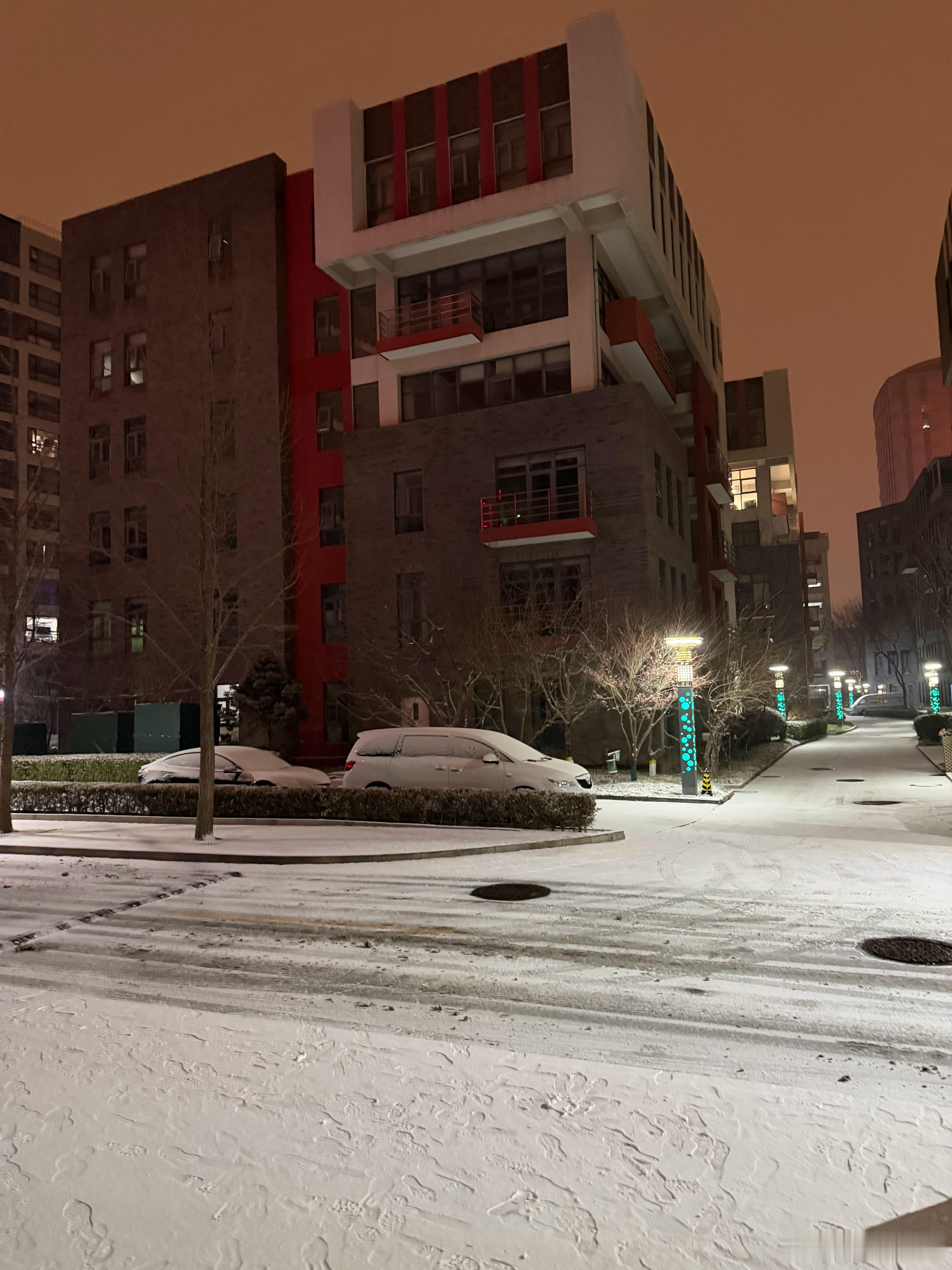 有冬天味了，大家都开车注意慢行。 