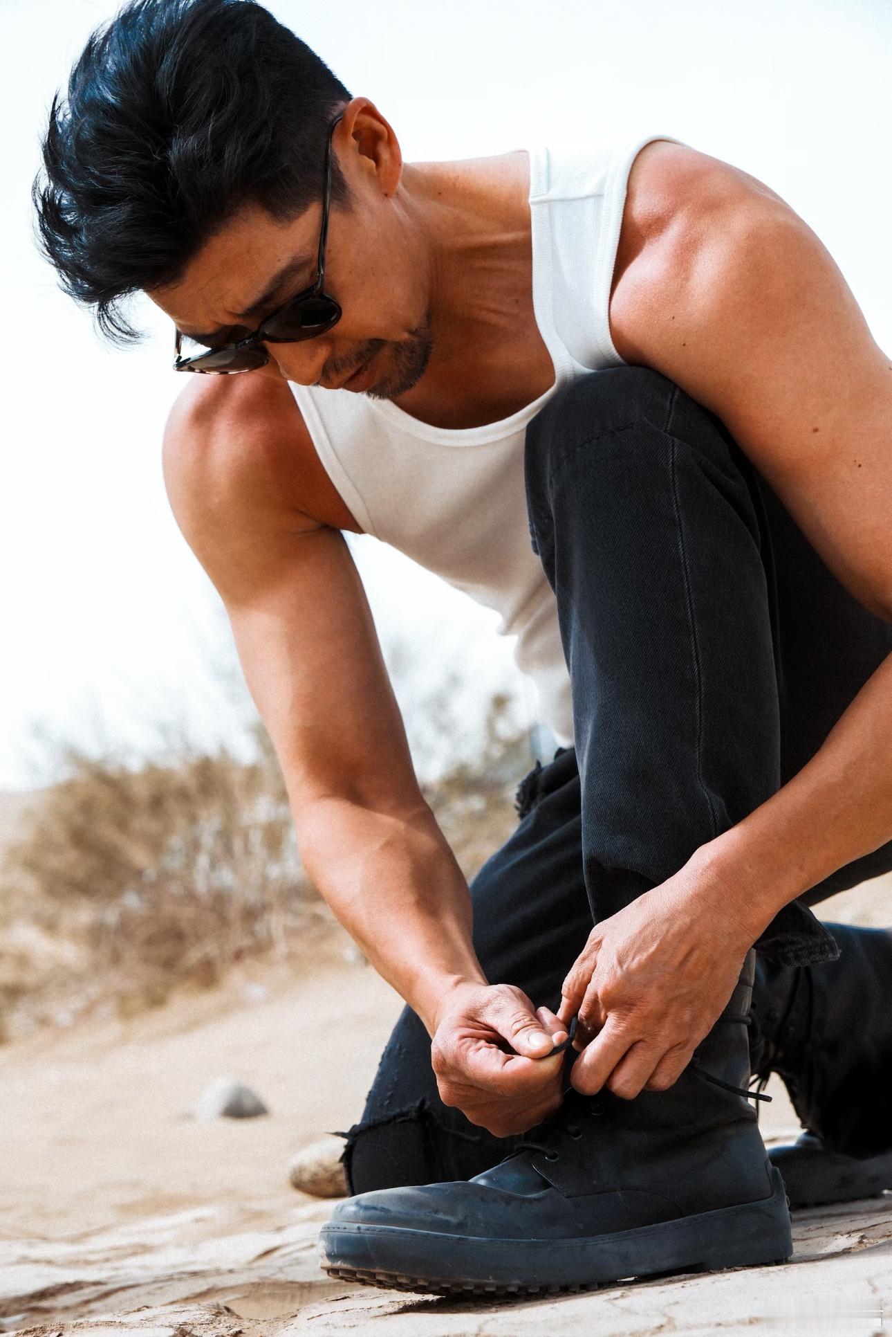 王千源现在的年龄和状态真的很适合演个养🐶的daddy，能不能演一个看看实力。（