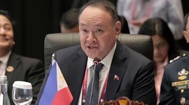 菲律宾警告中国：“如果中国还在黄岩岛附近驻扎解放军的话，菲律宾就会联合周边的国家