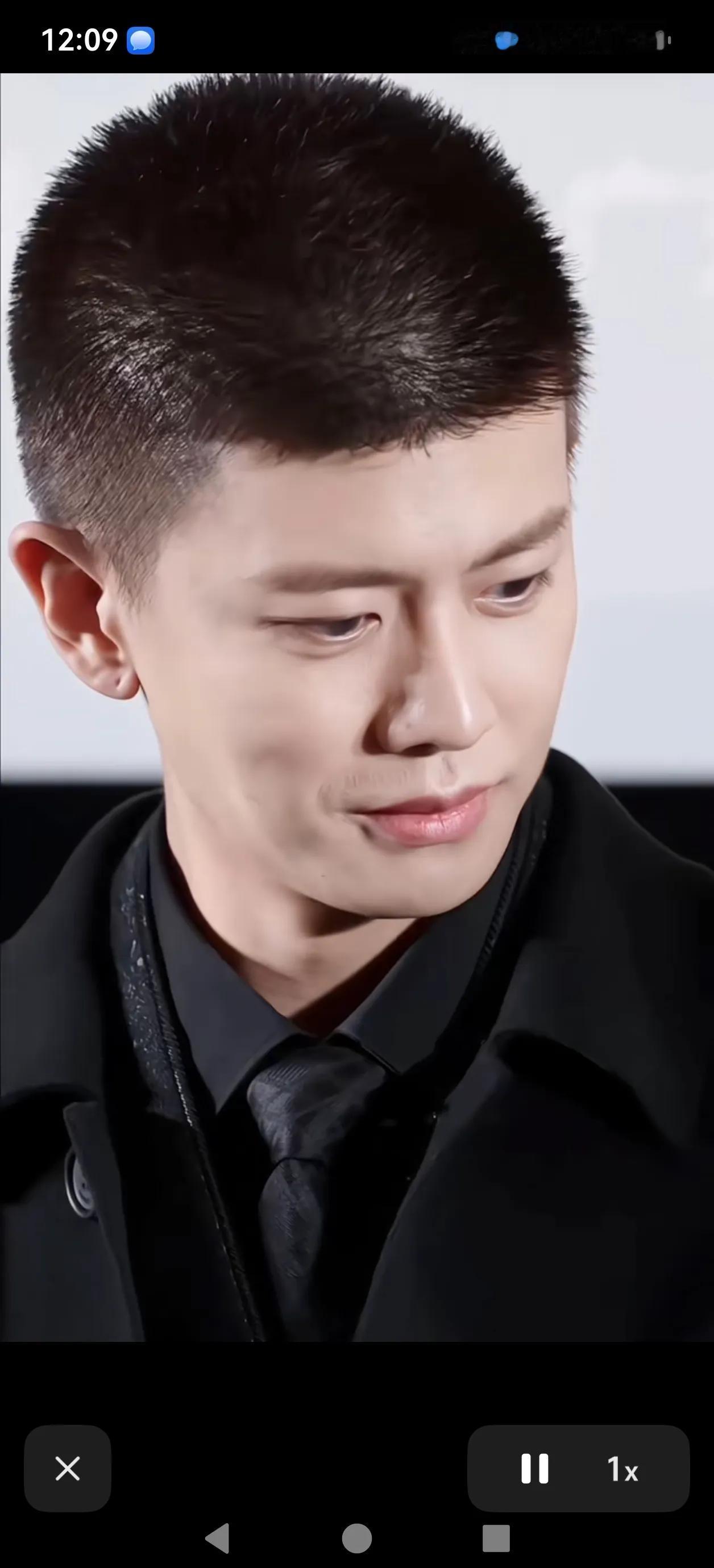 最早喜欢他的时候是看到他演的电视剧。和白鹿的配合确实很好。最后又知道他是一个曾经