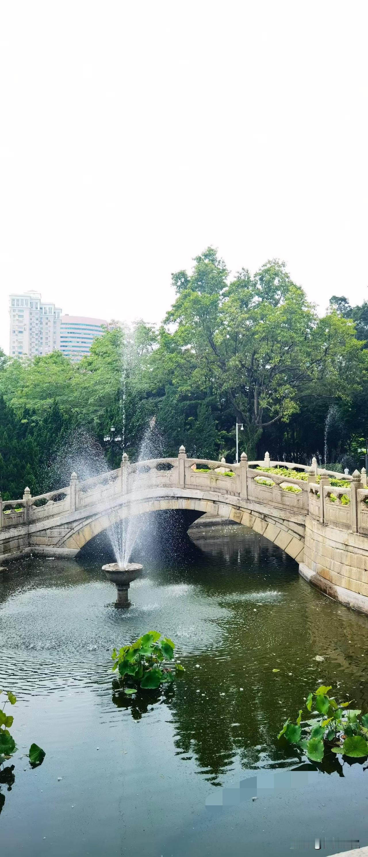 夫妻间交流很生硬,你会在意吗? 
【小对联】
上：说长道短；
下：……？