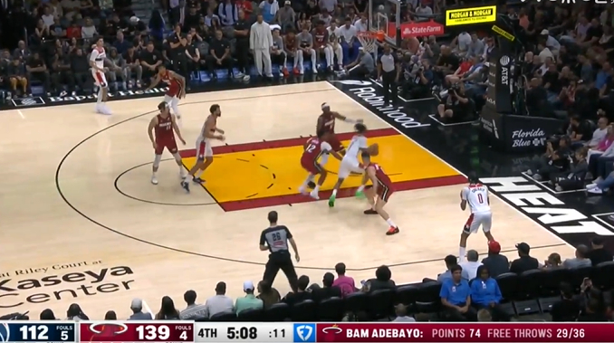 ▲阿德巴约都拿到74分了，我天啊 ▲目前已经77分了，看来是想冲单场81分的记录