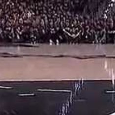 北京时间4月22日，NBA季后赛首轮G2，马刺主场遭开拓者逆转。本场比赛第二节，