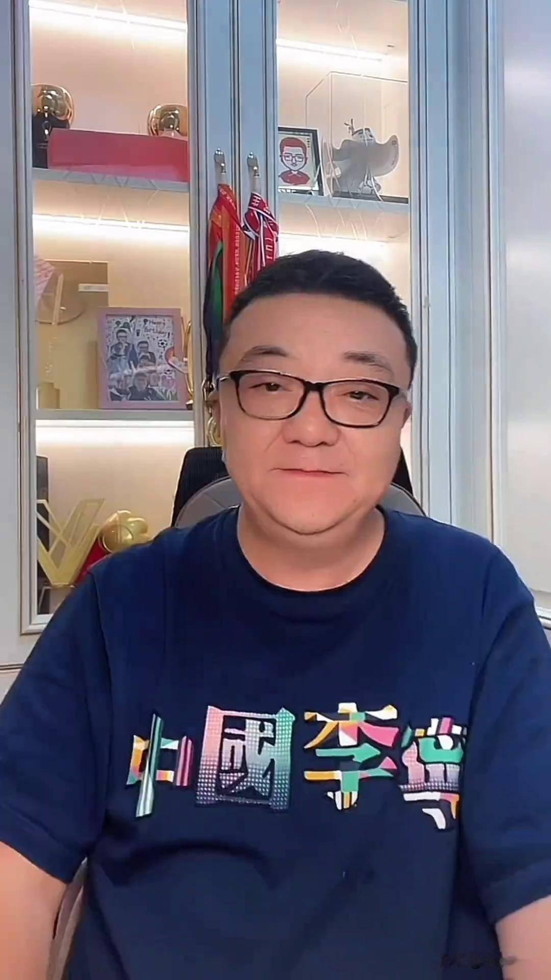 最狠的不是董路带队在意大利七战全胜拿冠军。
也不是他自掏腰包千万搞民间青训。
