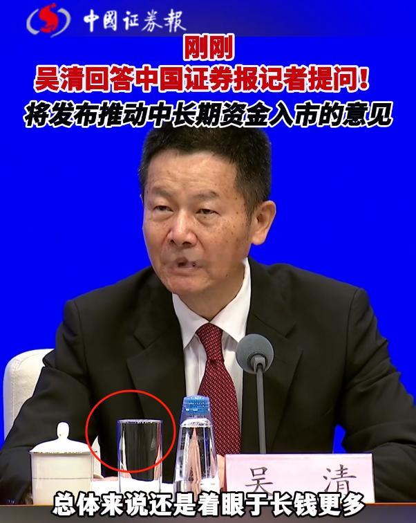 村长面前的水，倒的这么满，有什么讲究嘛[哇][哇][哇] ​​​