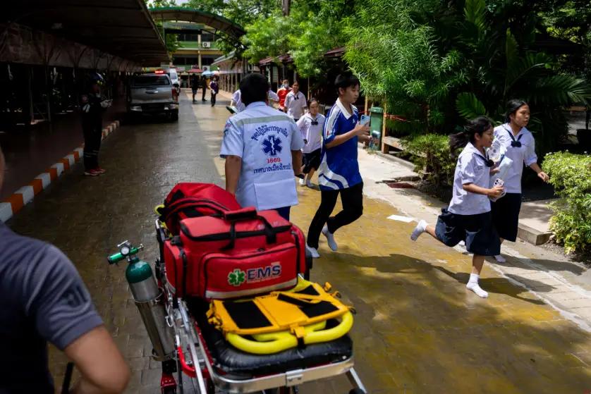 泰国校园枪击：15岁少年开26枪，8死30余伤
泰国暖武里府一所中学，一名初三男