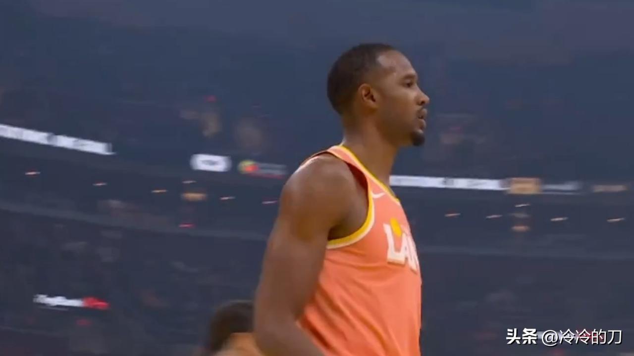 魔术队的3分球变准对于骑士防守来说就很难受，这也是一个考验。

骑士队主场迎战魔