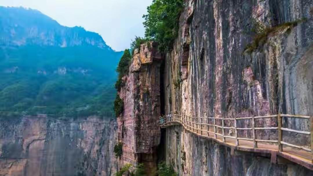 我敢，但我不会独自一人去深山游玩。连个伴都没有，深山里即使风景再美也是无趣的。深