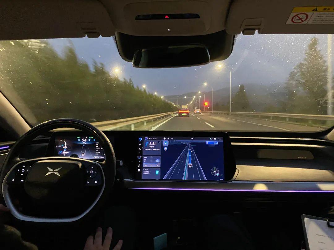 《城市通勤的舒适之选》

在快节奏的都市生活中，一辆好车是提升幸福感的关键。日常