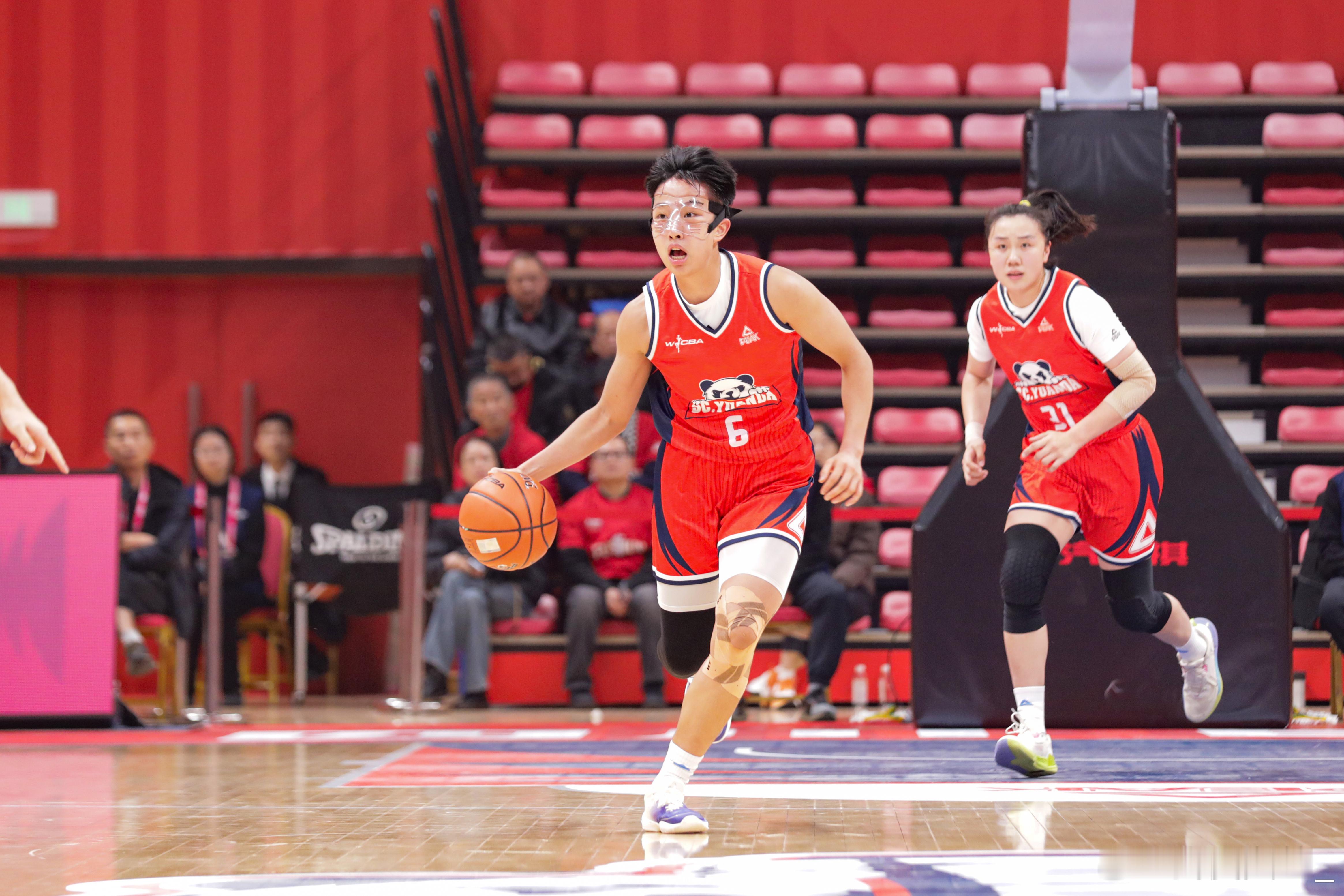 【盘点国青女篮球员联赛首秀：冉珂嘉表现抢眼 王樱霓成唯一先发】2025-2026