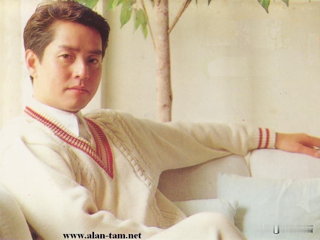 谭咏麟也不是含着金钥匙出生的，正所谓不经历风雨哪会有彩虹！

如今成为乐坛顶端万