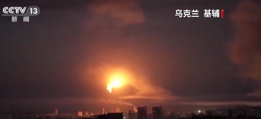 午夜时分，冲天火光遮蔽天际！俄军无警告报复来了，大批导弹疯狂覆盖轰炸基辅！基辅市