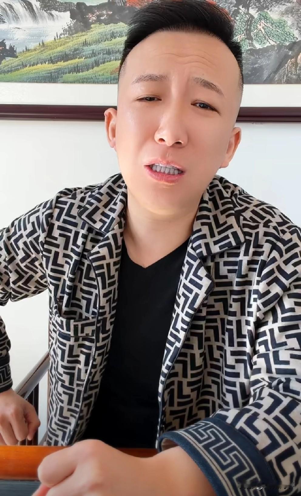 大鹏回应老狗自己踩屎坑，你不敢整王小源整我，还大言不惭说天佑王小源给你道歉了！