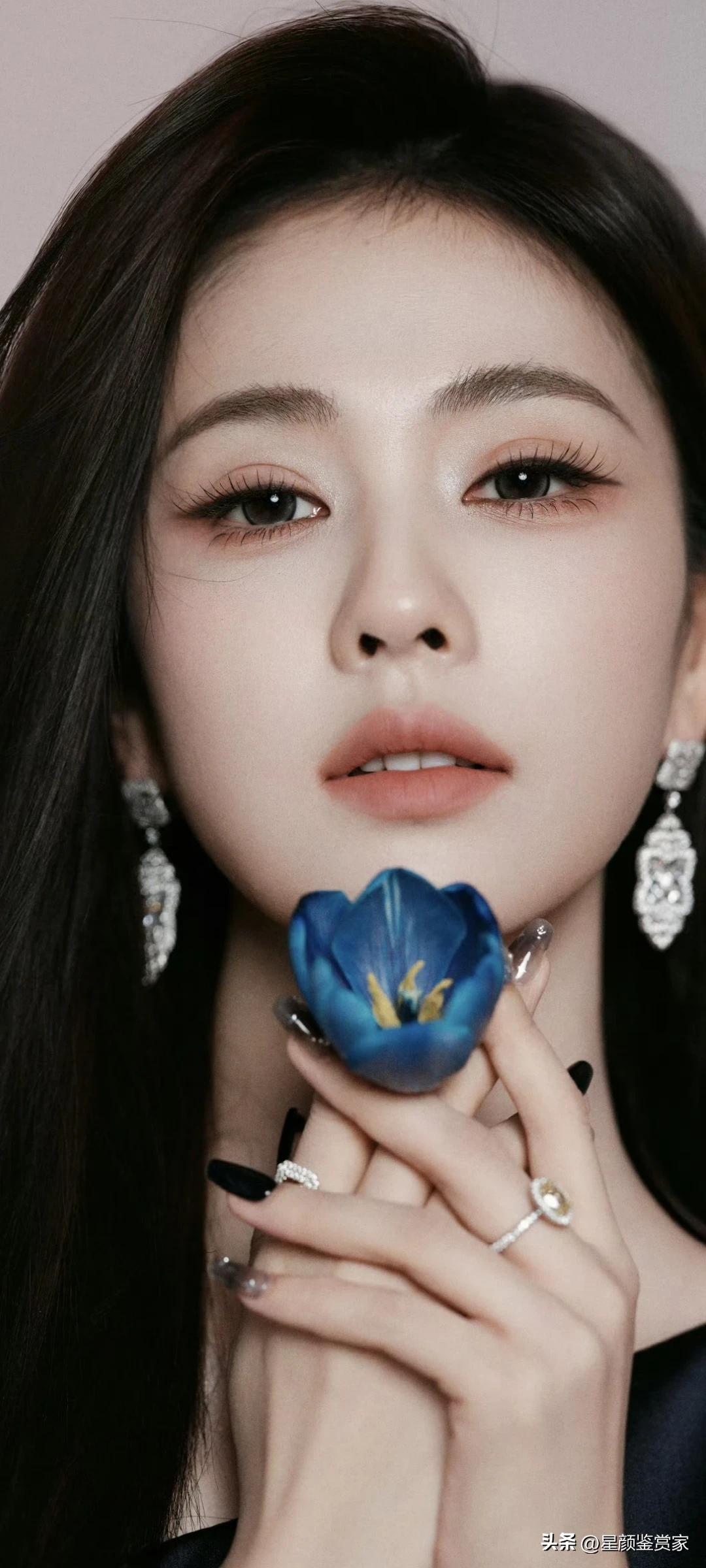 白鹿壁纸写真～
“这种又纯又媚的性感，谁能拒绝呢？黑裙与钻石交织出高级魅惑。”