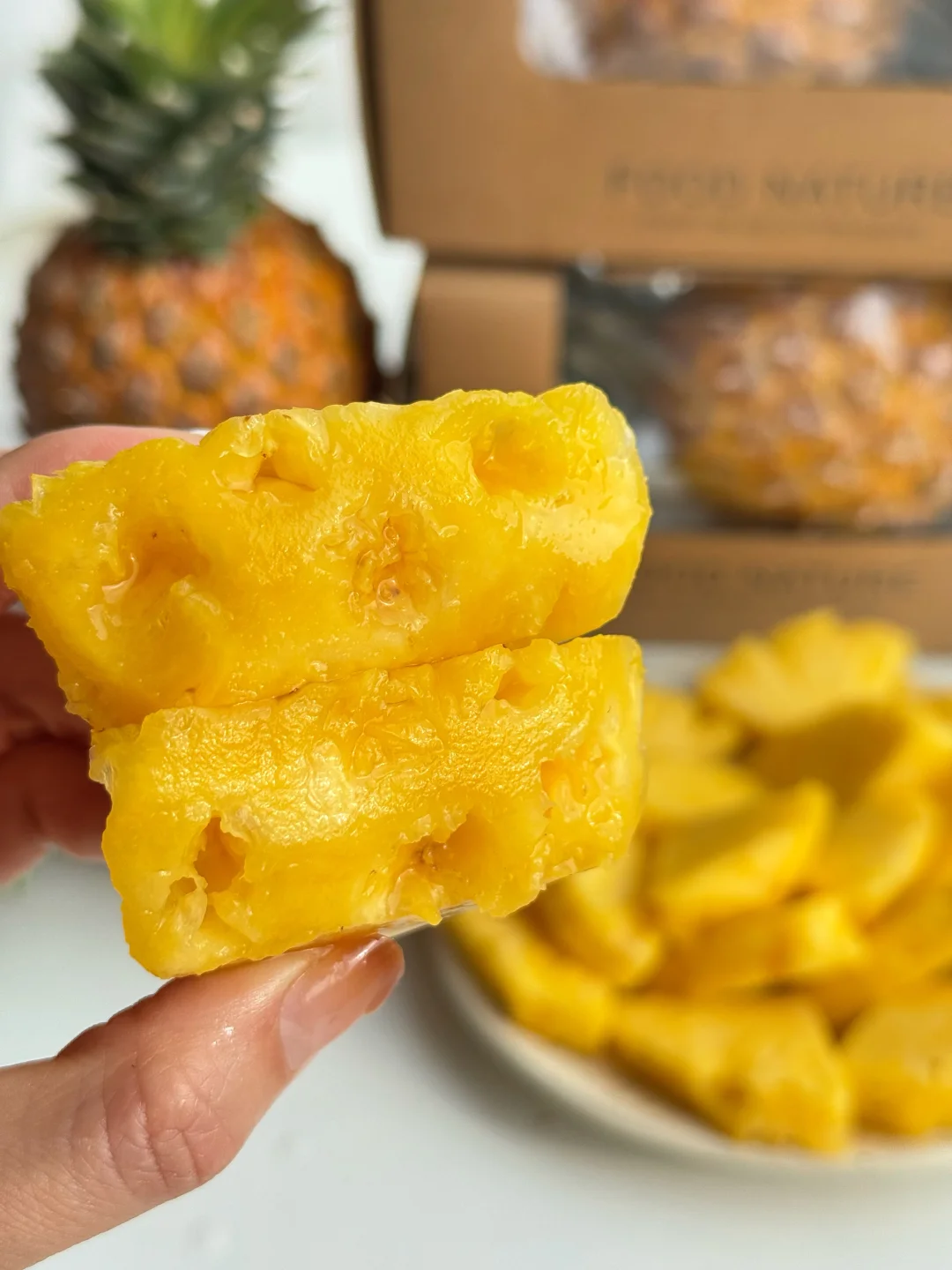 生长一年半才能吃到，所以自然熟的凤梨真甜