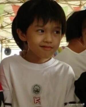 《种地吧》原来李昊从小就是这副“死”样子哈哈哈哈哈 ​​​