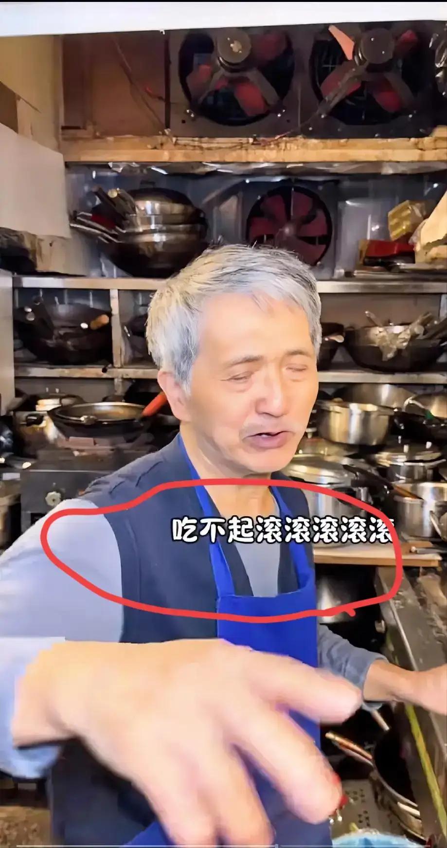 直辖市政府工作人员再不出马！
重庆的名声可都要被这老头给败光了！
他身为重庆的一