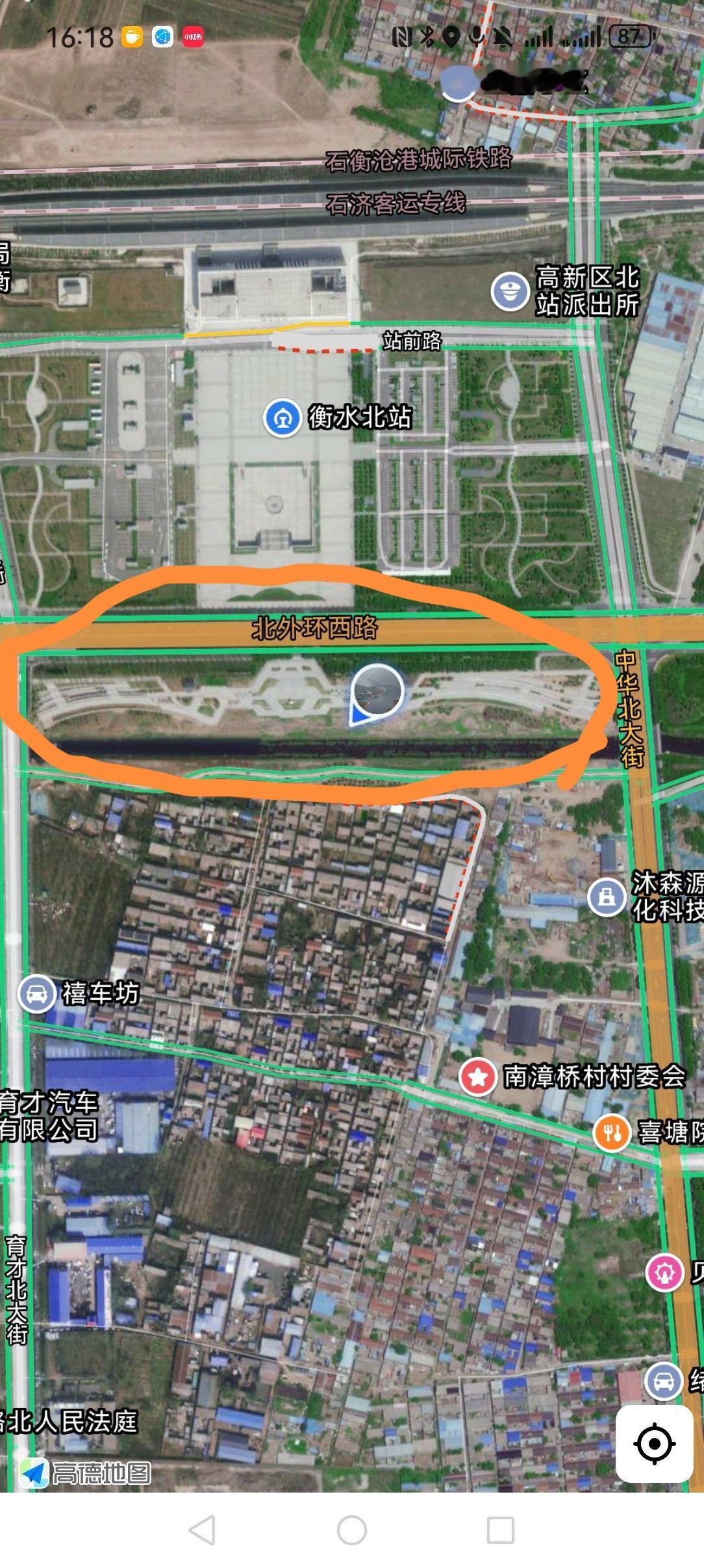 坐标衡水北站对过，北外环和班曹店排干渠之间的狭长绿化广场，短短两三年时间由以前的