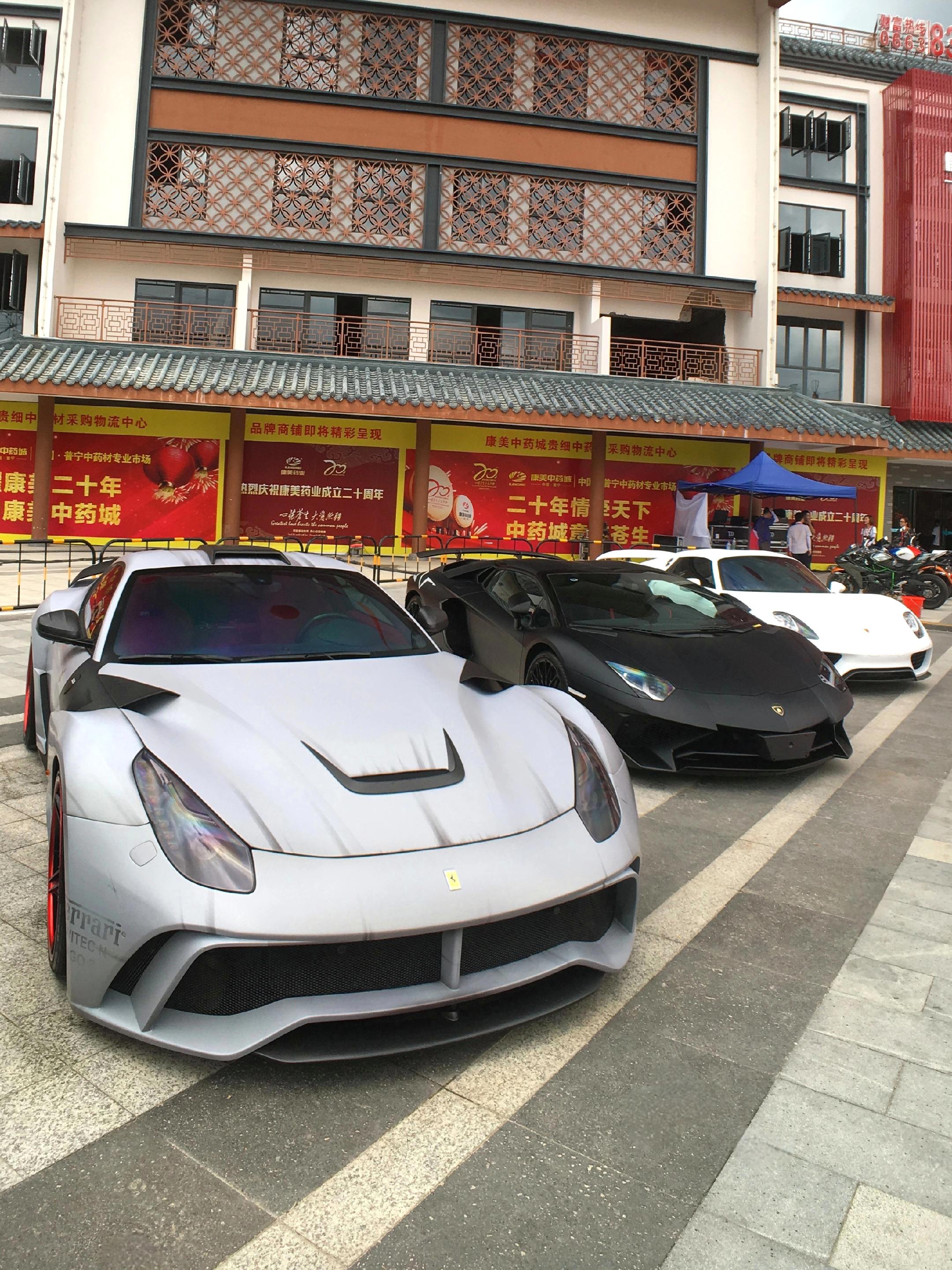 原来2017年已经是八年前了 时间过的好快，回顾一下国内首台布加迪凯龙...