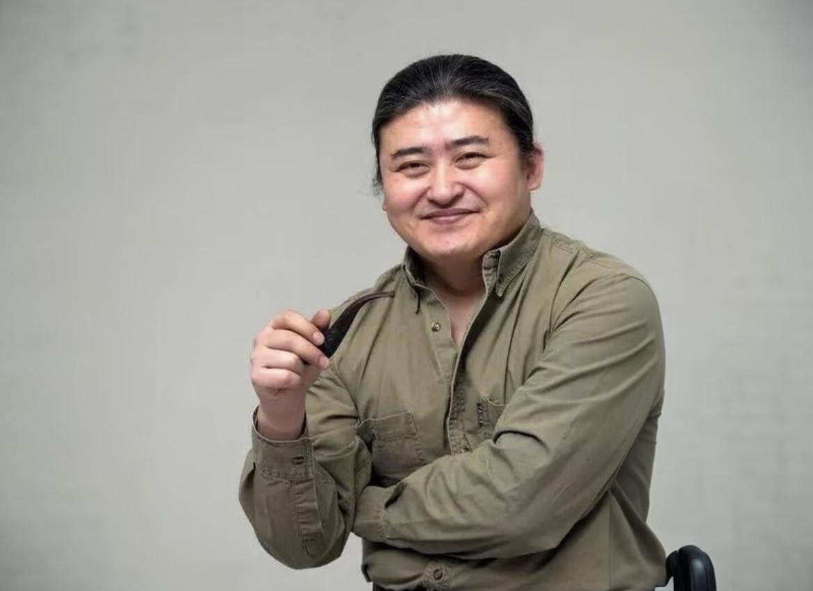 看到歌手刘欢去世的消息，
我直接和老公约法三章，
第一，就算狠心割爱也要把家里酒
