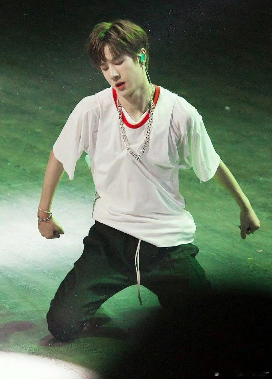 性张力这个词很适合王一博🥵🥵 