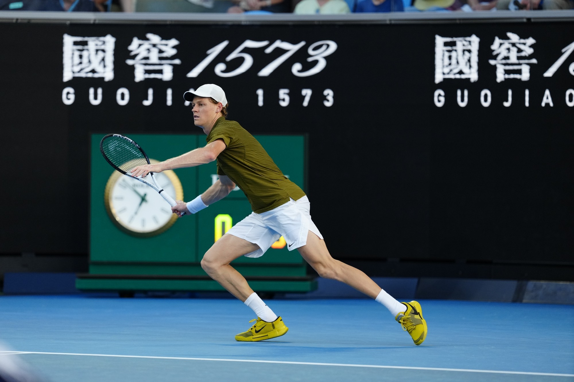 辛纳晋级澳网男单8强 澳网男单第四轮，6-1/6-3/7-6(2)直落三盘淘汰达