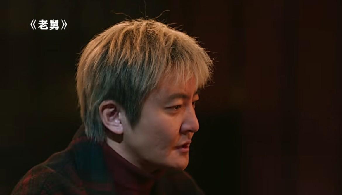 全剧最扎心的30秒，是导演喊“卡”之后发生的。
郭京飞放下剧本，清了清嗓子，对着