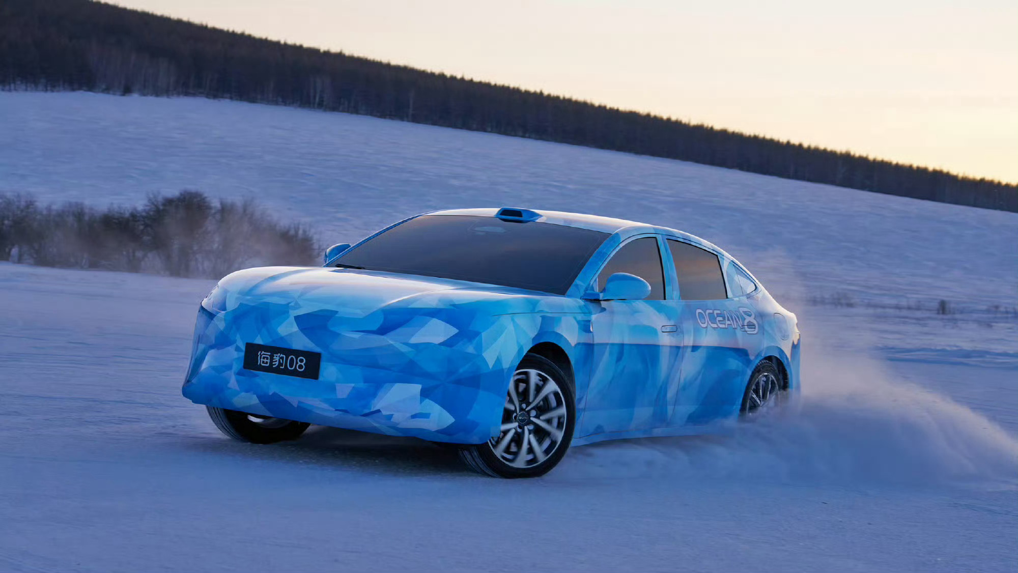 比亚迪官方放出的海豹08 雪地漂移图，支持更多的国产车在雪地上跑出成绩，跑出态度