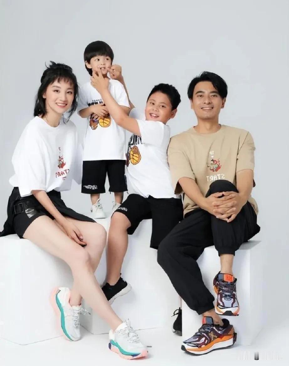瞧这一家子，多温馨[奸笑]