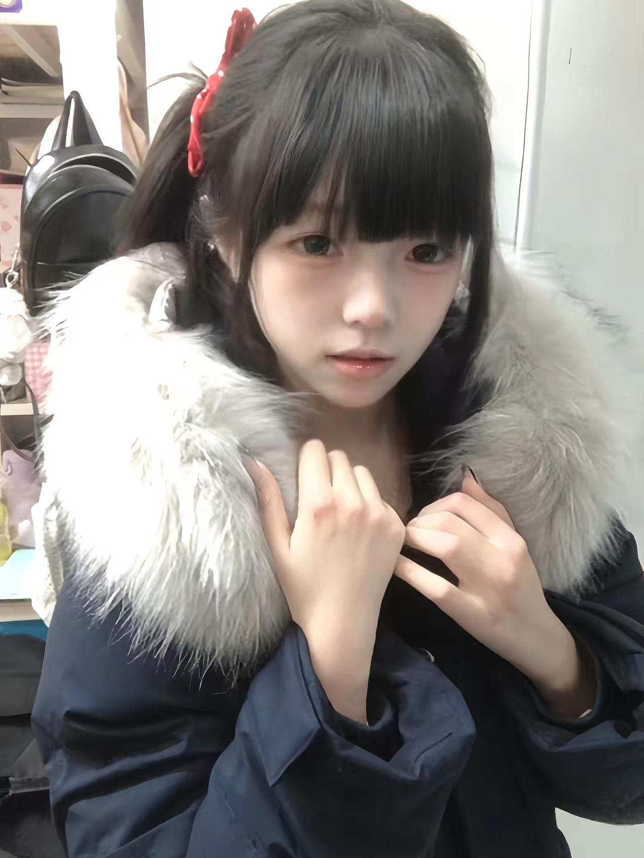 当某天看见那双眼睛变得跟小时候一样爱笑更明媚了 这或许就是答案 派克服 齐刘海