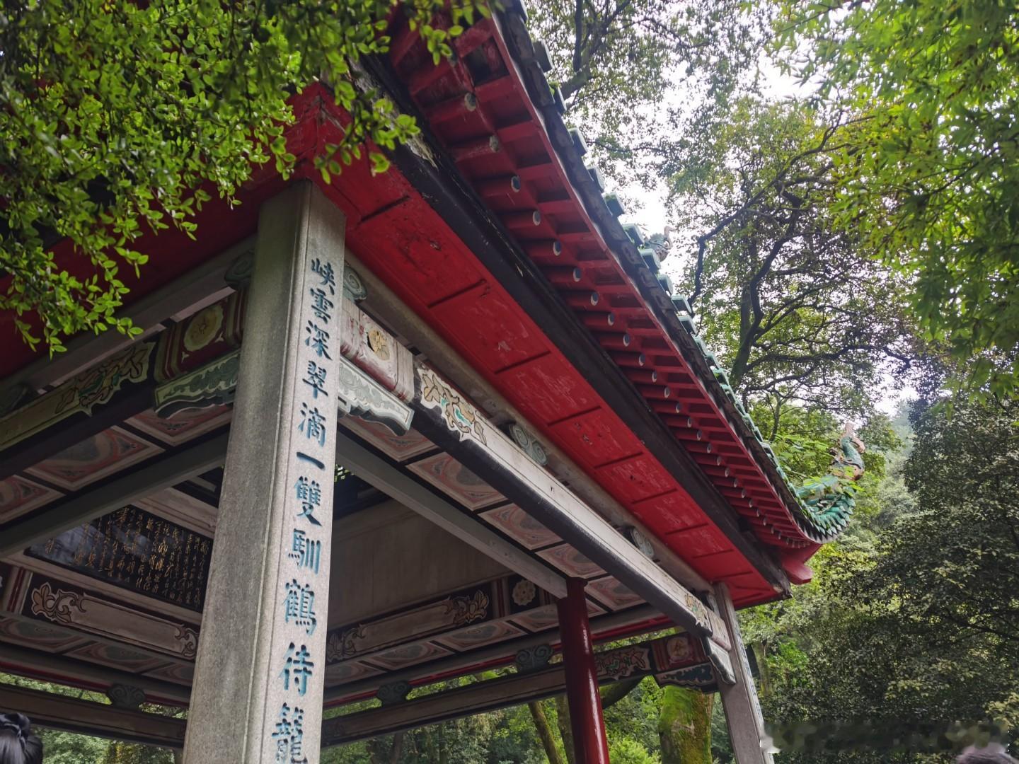 基金漂移、也就是基金的实际持仓与合同约定的投资方向、主题或业绩基准严重偏离的现不