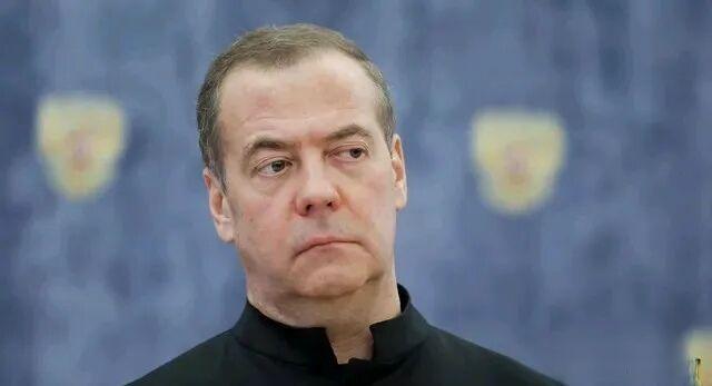 梅德韦杰夫发表声明！

2月24日，俄罗斯安全会议副主席梅德韦杰夫公开表示，有情