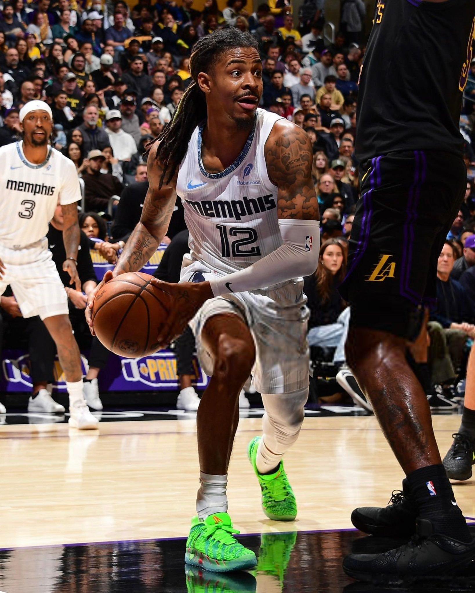 灰熊主教练：莫兰特倾向于缺席今天对阵湖人的比赛（右小腿挫伤） 