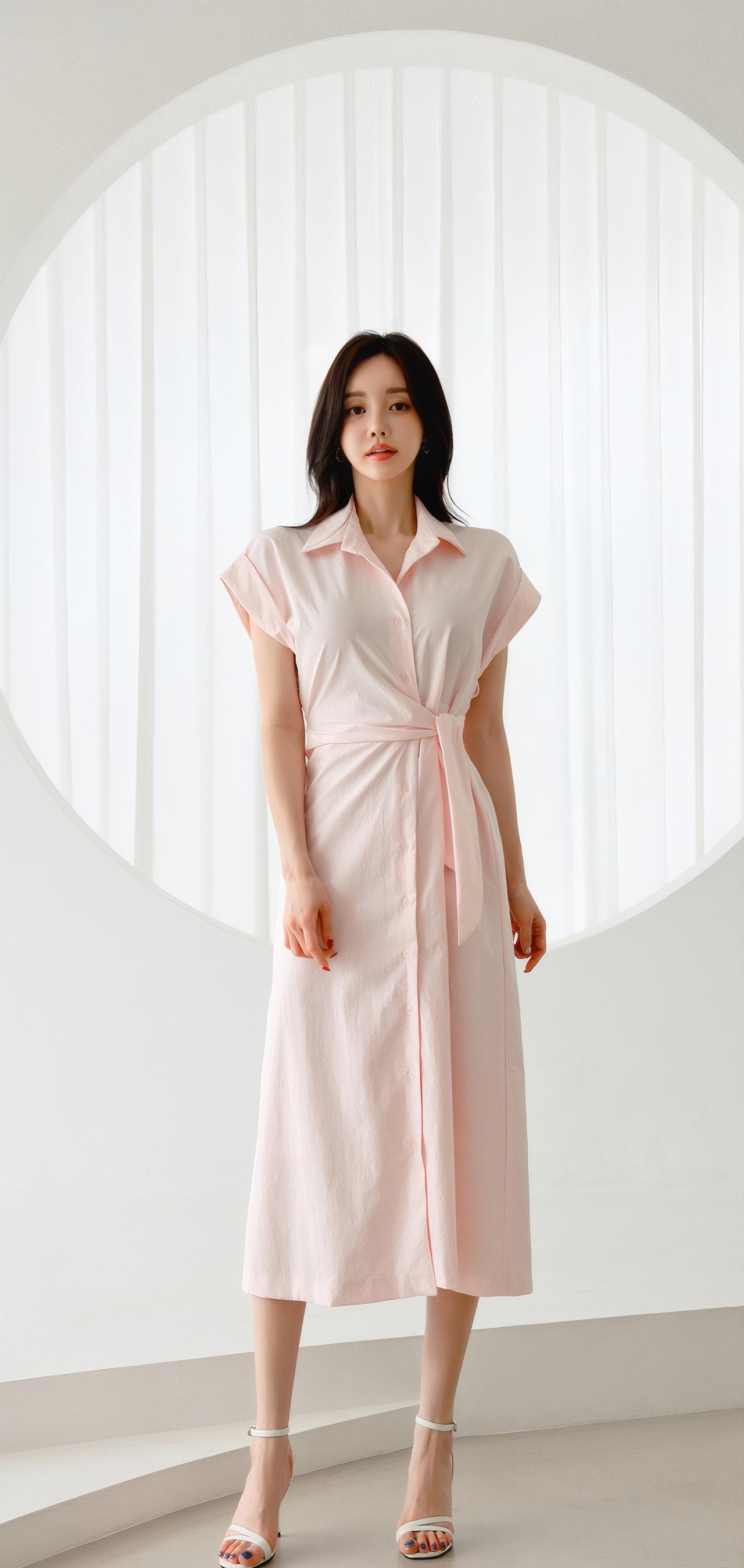 温柔粉色连衣裙，清新自然，夏日必备！🌸👗